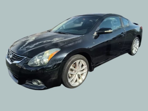 2012 Nissan Altima. 2DR 3.5 SR Black